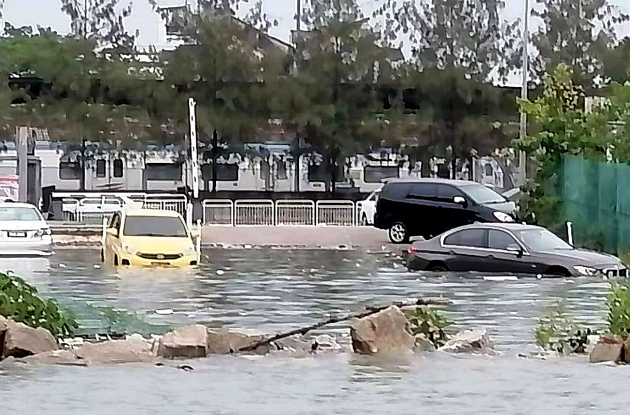 吉胆岛大海潮