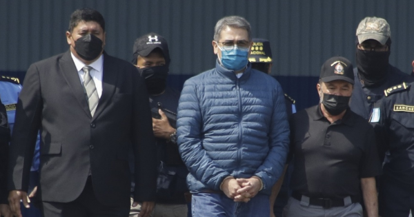 洪都拉斯前总统涉贩毒 被引渡至美国受审