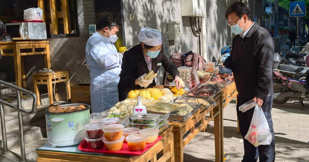 “更早阻断疫情传播” 北京五一期间暂停堂食
