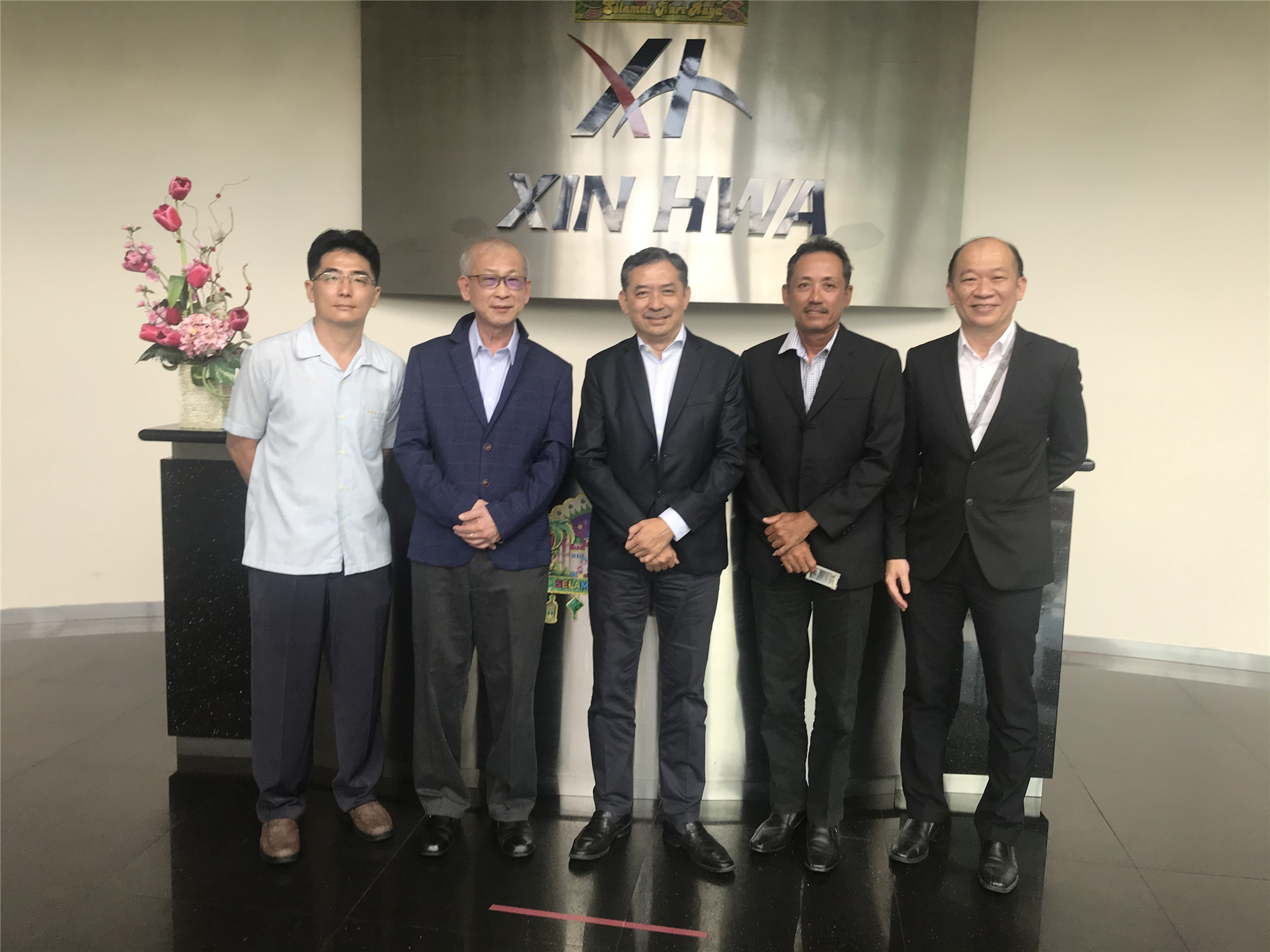 新华控股1975万收购Micron