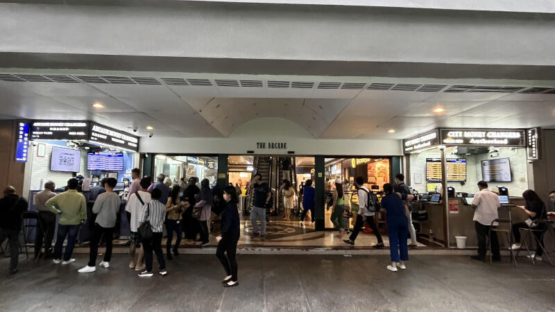 开出1新元兑3.18马币 兑换商1小时卖10万令吉