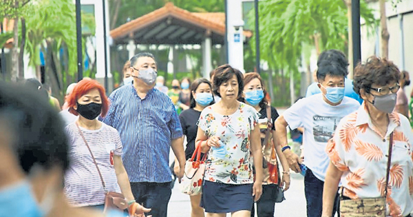 超越清零与躺平路线 新加坡抗疫成功秘密