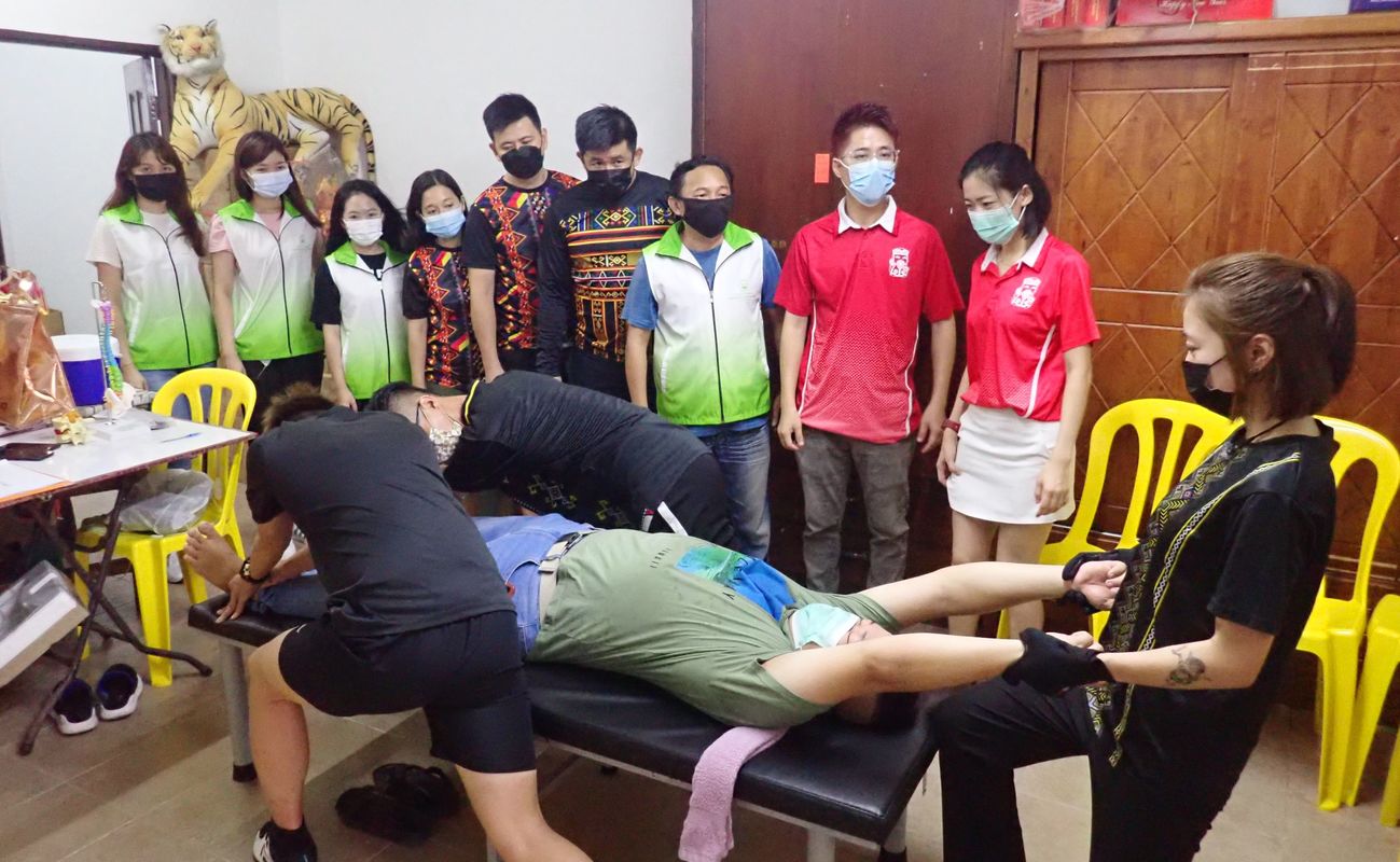 整骨医师张忠耀团队 甘文丁大伯公庙义诊