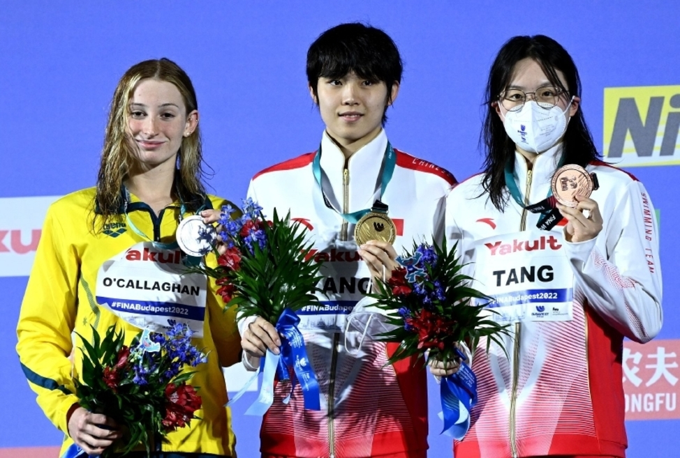 杨浚瑄（中）和汤慕涵