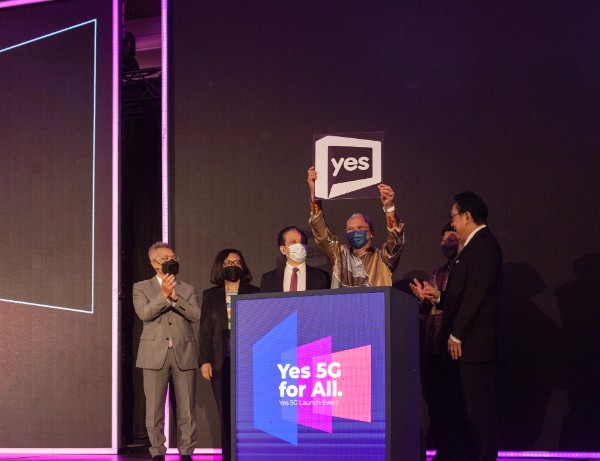 Yes 5G for All 超值配套 5G智能手机大赠送！