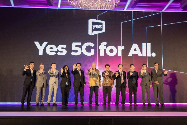 Yes 5G for All 超值配套 5G智能手机大赠送！
