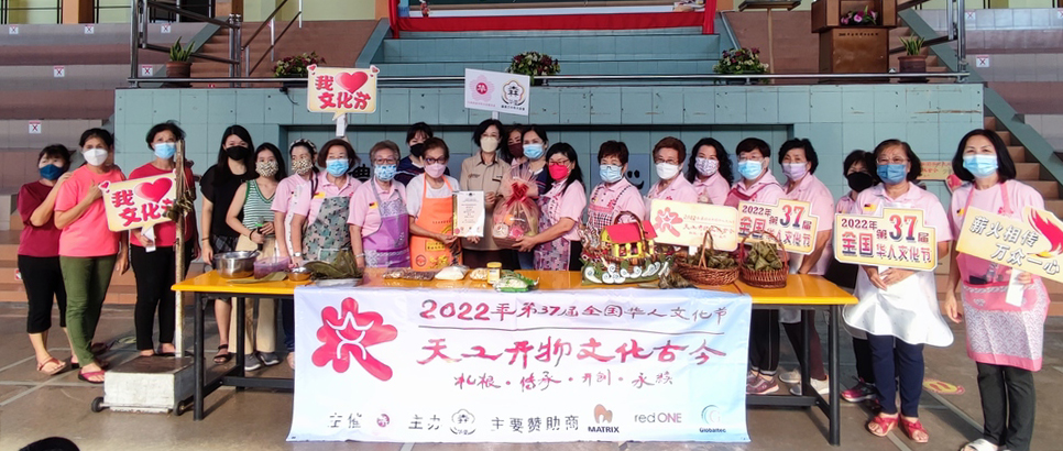 芙培华小学生齐裹粽  600粽子供全校享用