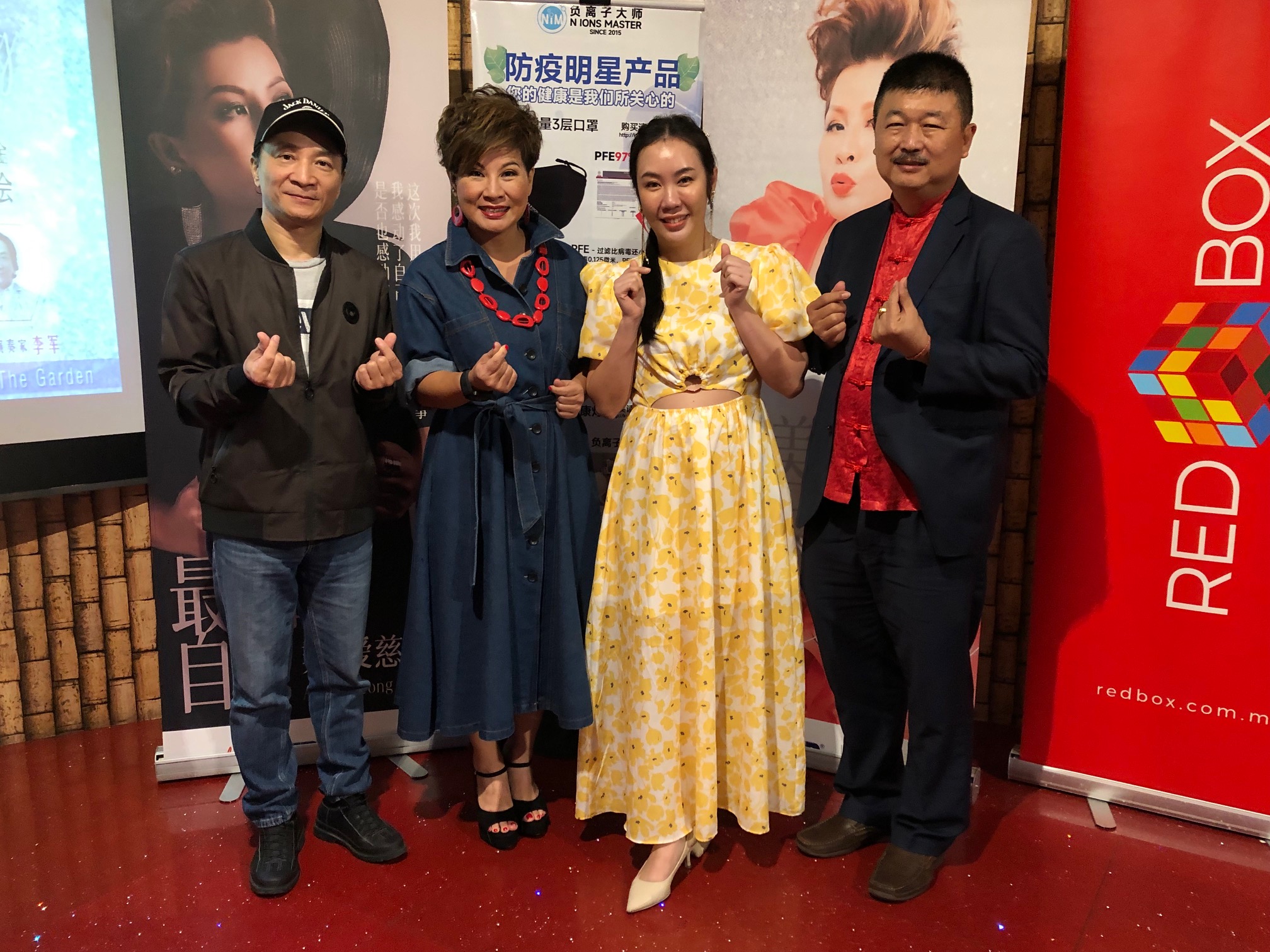 为个唱受尽“扑水”之苦  梁爱慈泪洒记者会