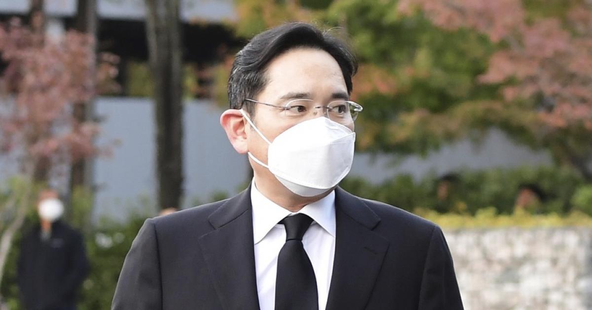 三星副董事长获特赦  李在镕复工重振经济