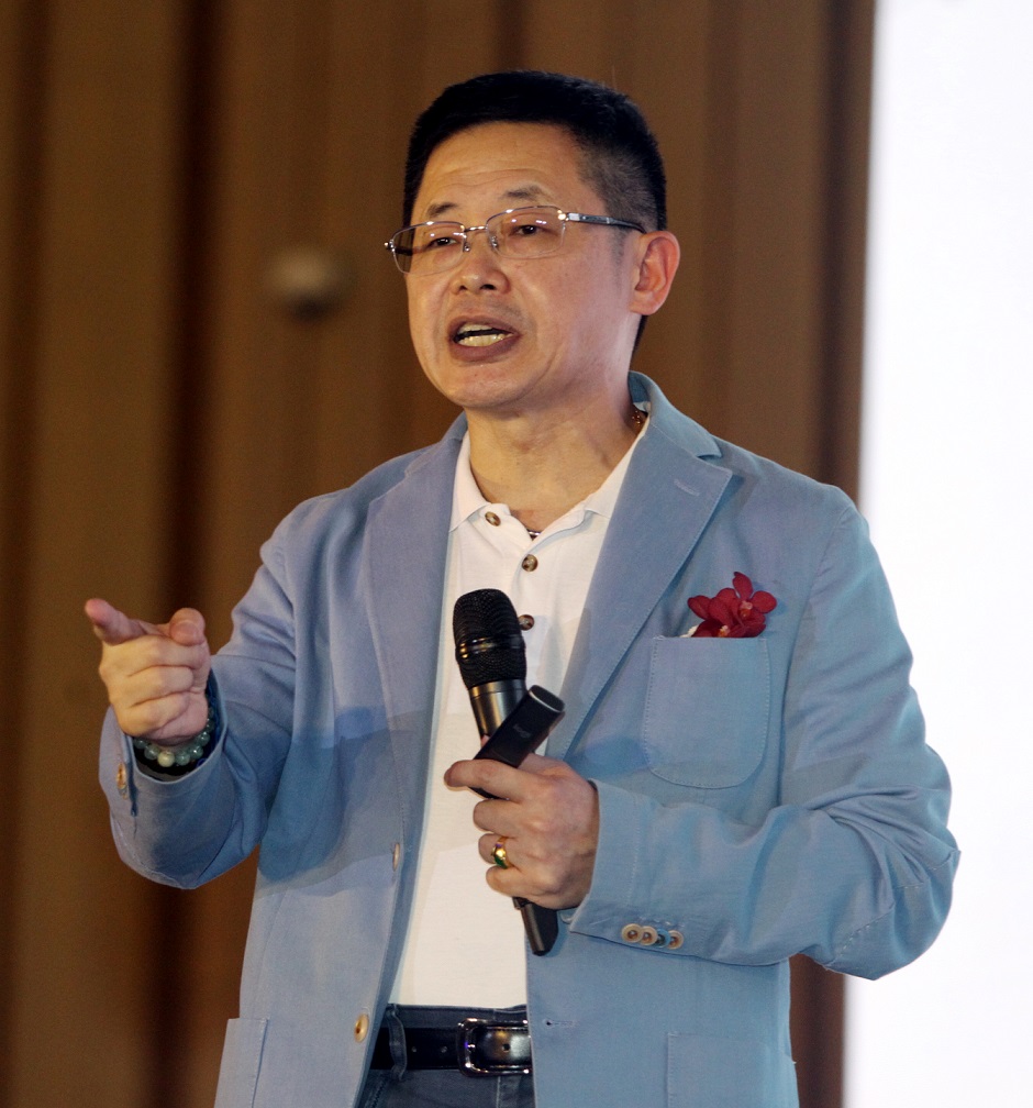 “往对的方向学习” 林伟贤促掌握2024年新趋势