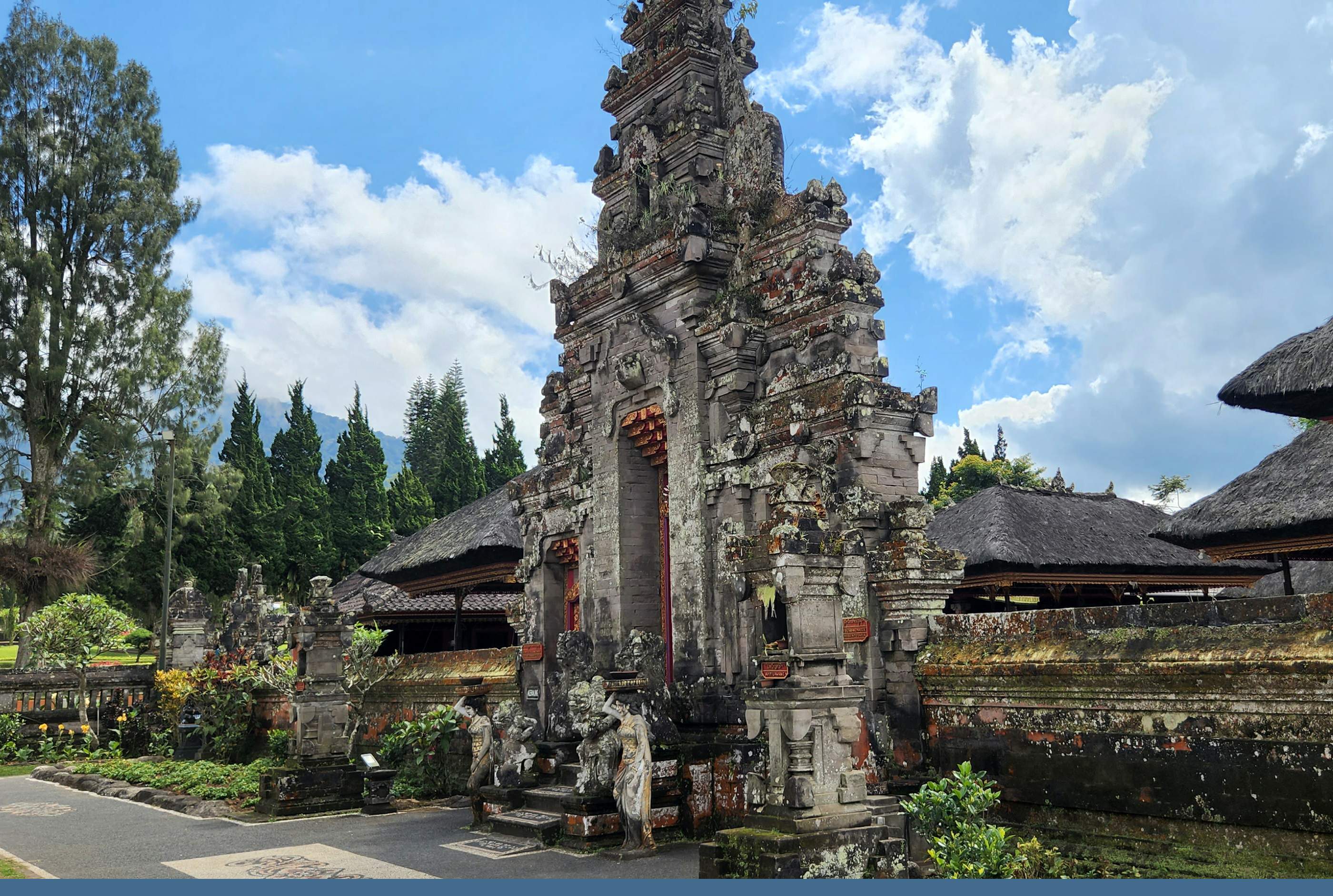坎迪班塔 Candi Bentar
