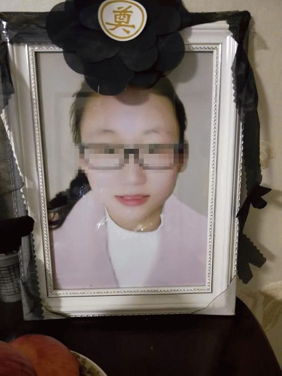 女子网购毒蛇遭咬惨死