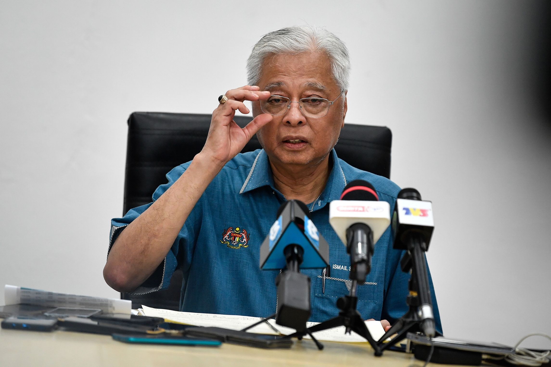 首相:将研究中小企暂缓还贷建议
