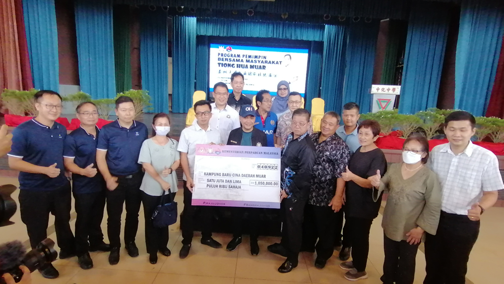 翁哈菲兹 麻县新村拨款