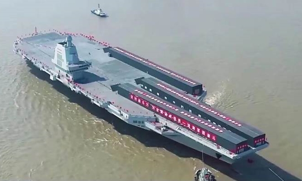 中国航母“福建号”
