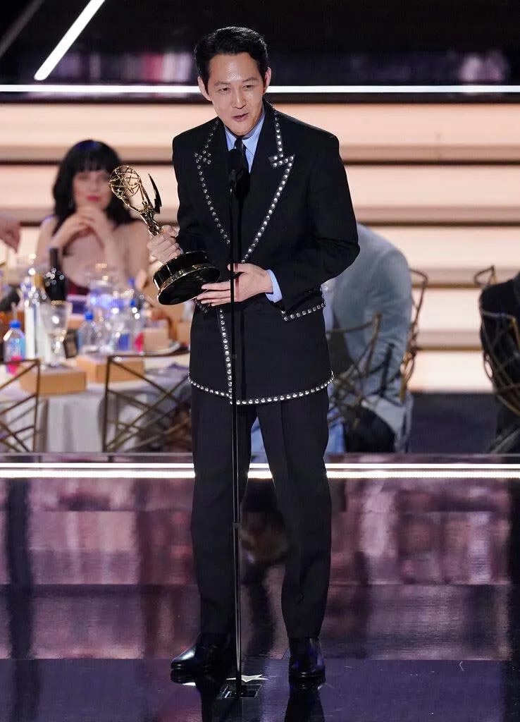 夺艾美奖视帝、最佳导演 《鱿鱼游戏》风光创记录