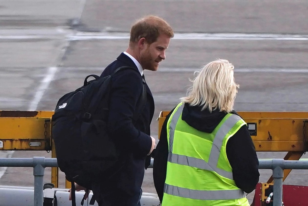 英女王駕崩次日早上 哈裏搭飛機離開