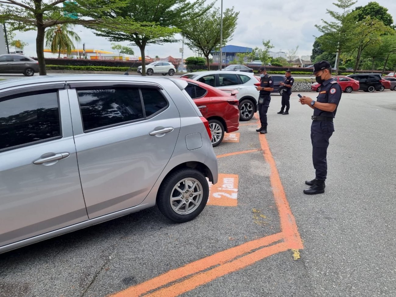 梳邦再也市政厅 开启限时停车2小时
