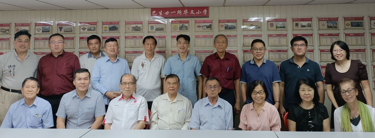 访巴生发展华小工委会 林连玉基金推贴春联运动