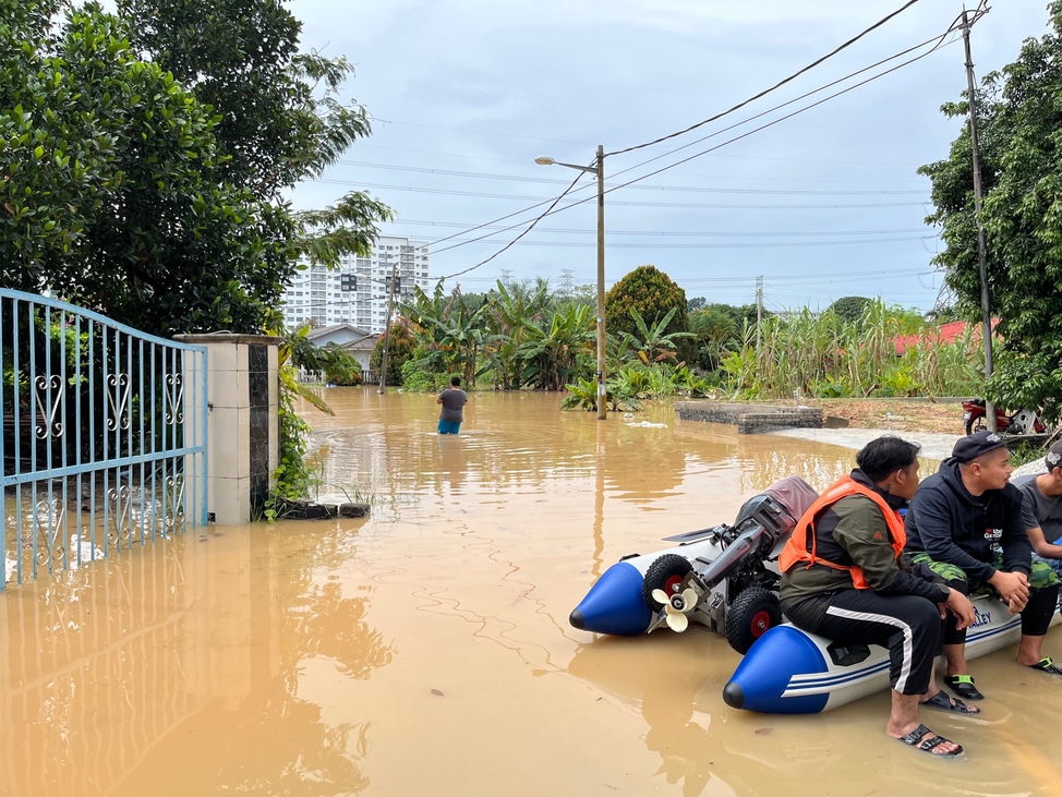 豪雨下不停  萬宜多區淹水土崩