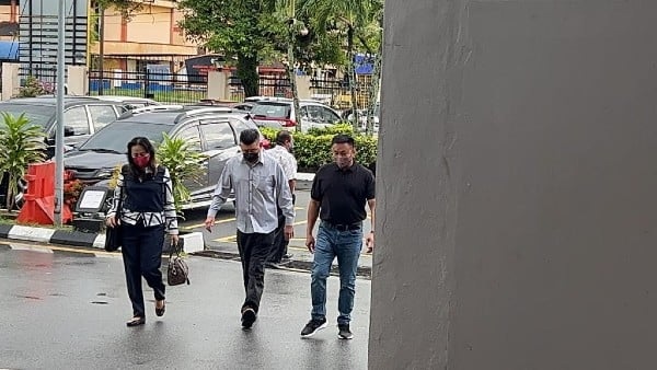 涉嫌串谋及劳役他人 黄家业与3男女控10罪名