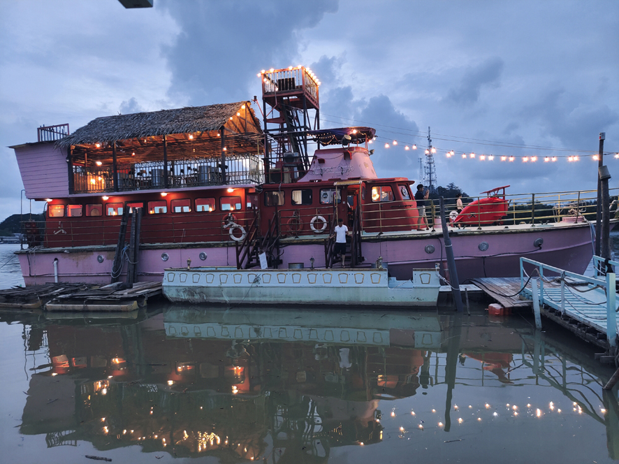 Boat Cafe