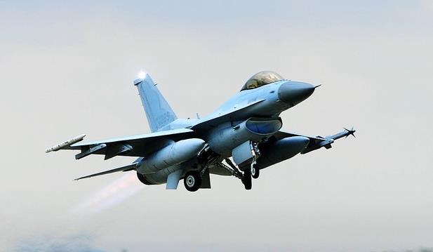 或惹恼中俄 美明年拟售越F-16