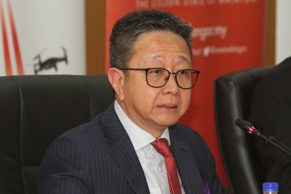 伊党海报错误展示国旗 邓章钦轰“叛徒”吁褫夺公民权