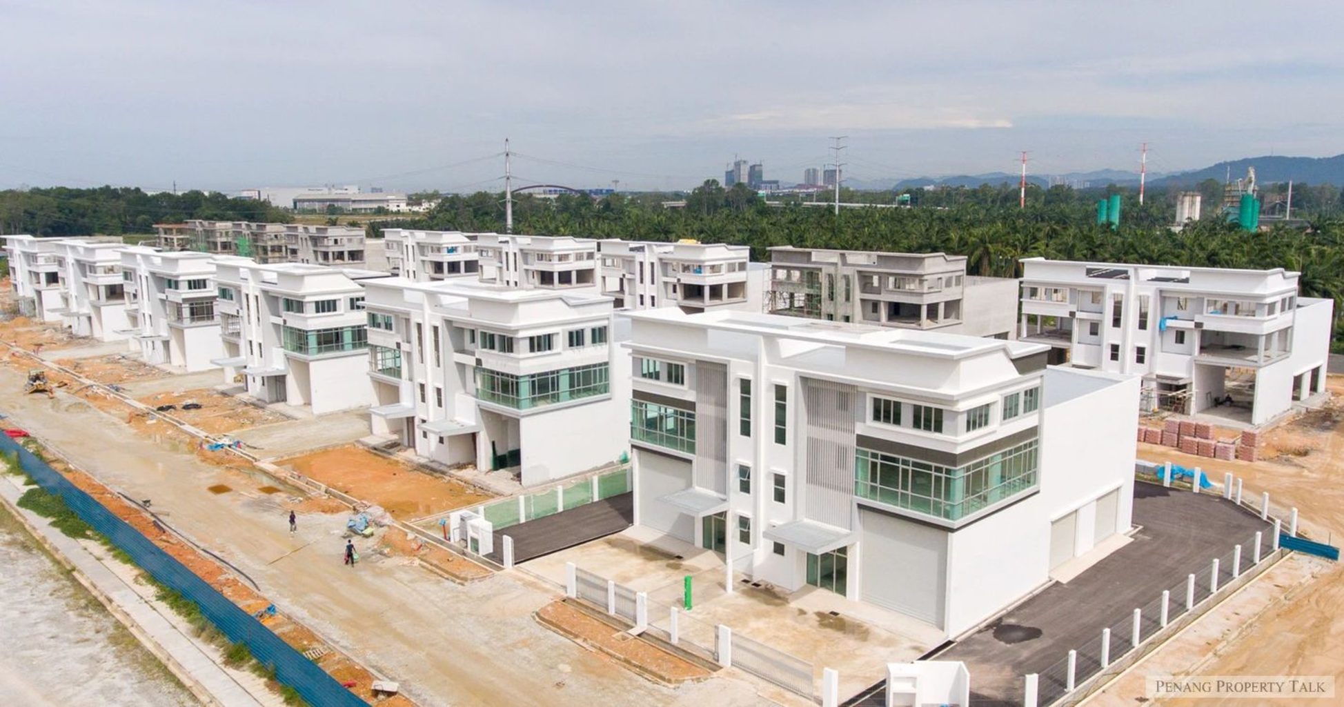 业界忧一窝蜂兴建恐供应过剩 工业产业料续一枝独秀