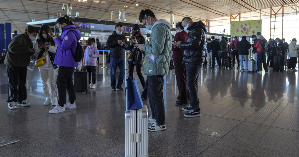 美国专家:冠病在哪都会变异 限中国客入境无意义