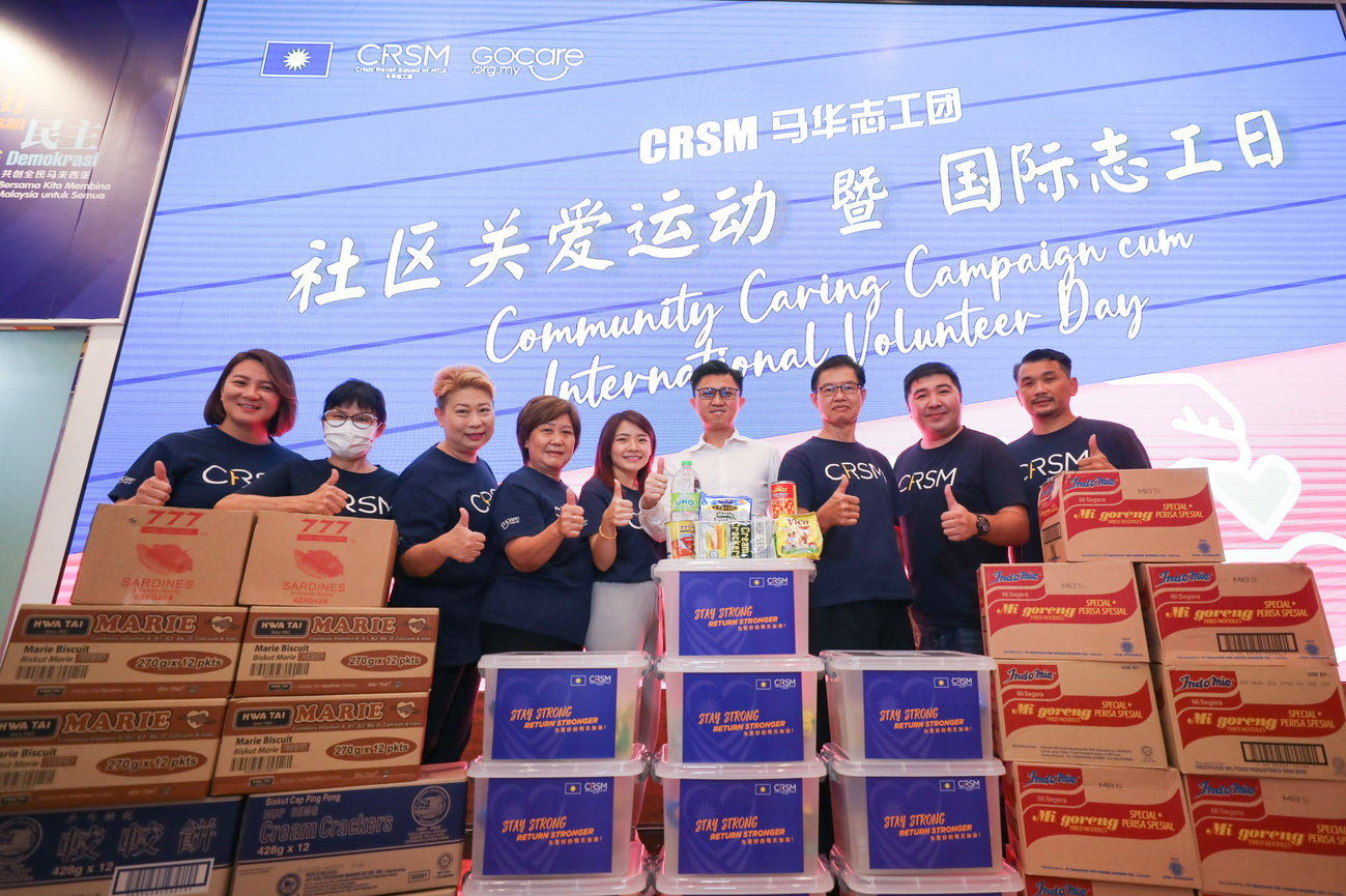 各州马华志工团应对水灾 备灾难援助爱心盒助民