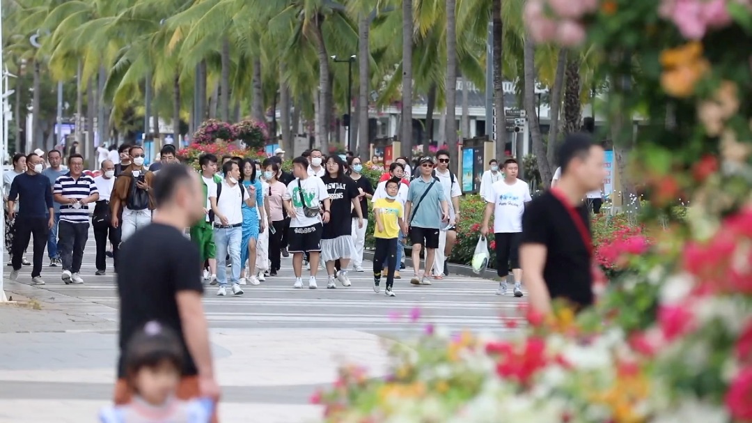 春节现“报复式旅游” 游客攻陷云南海南