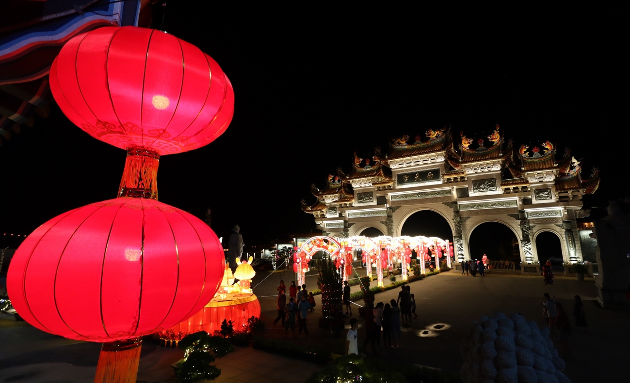 60万打造兔年花灯 瓜拉庇劳西天宫吸引民众打卡