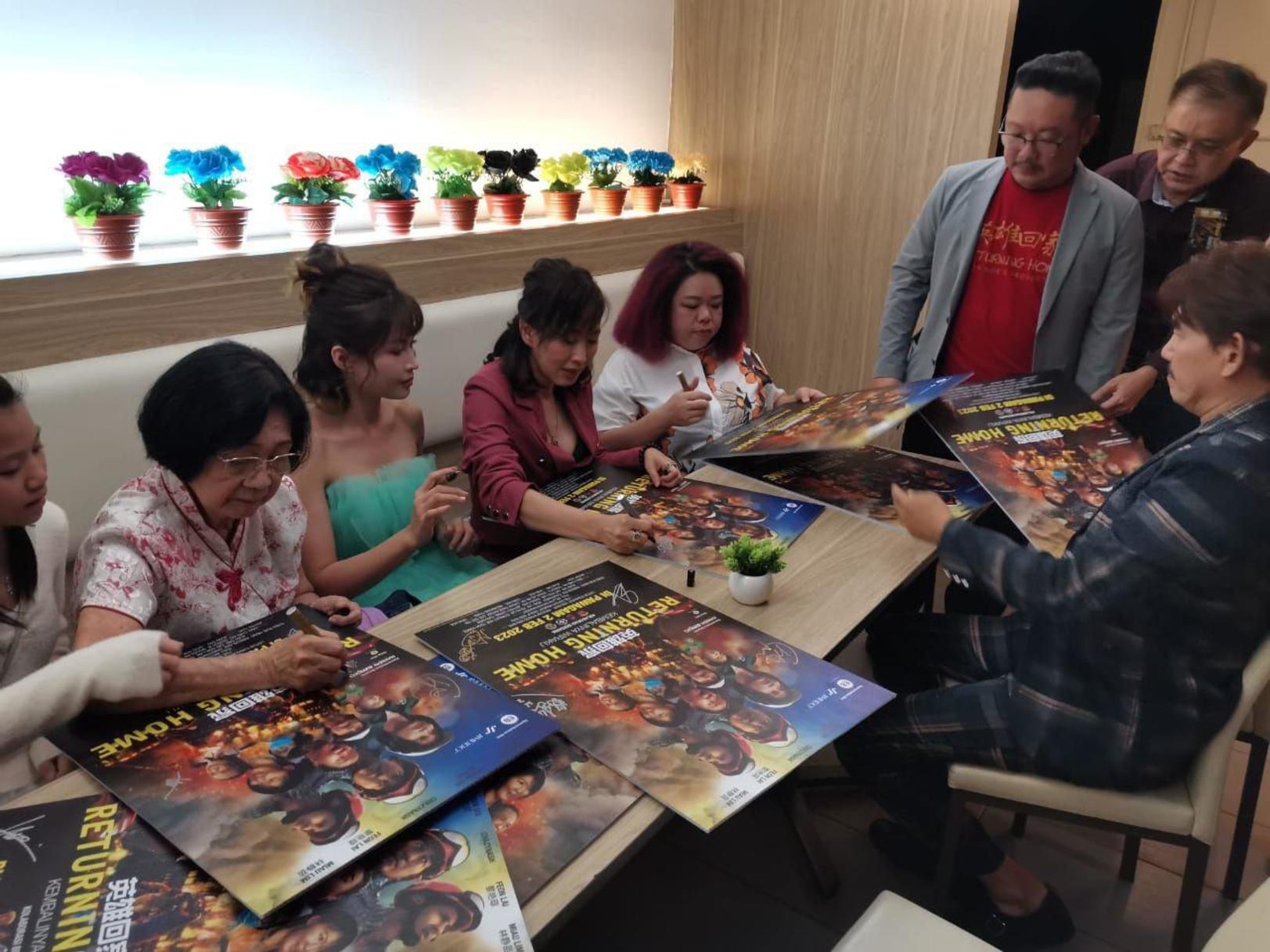 英雄回家 何晋亿 艺人 签名