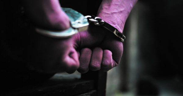 证物储藏室爆窃案 一警察被捕助查