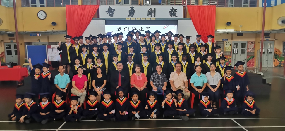 古金凤吁志文华小毕业生 升中学后须掌握好国语