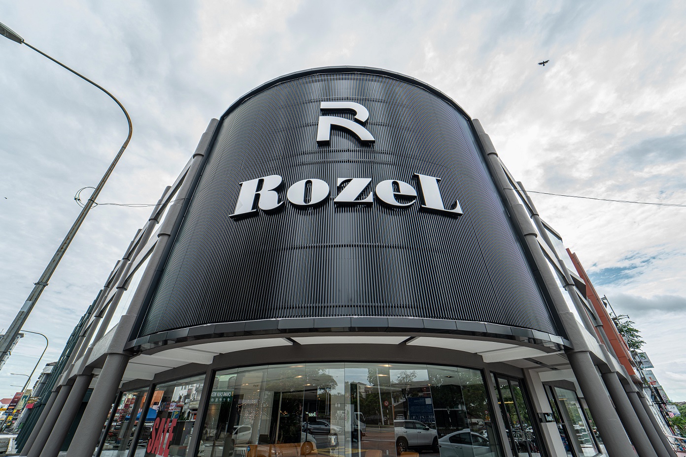 Rozel梳邦陈列室全新面貌开业 外观现代宏伟提供高端家具产品