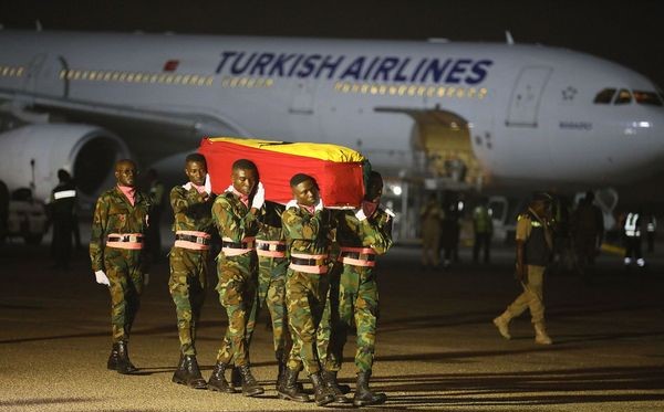 地震罹难前英超球员 遗体运抵加纳灵柩披国旗