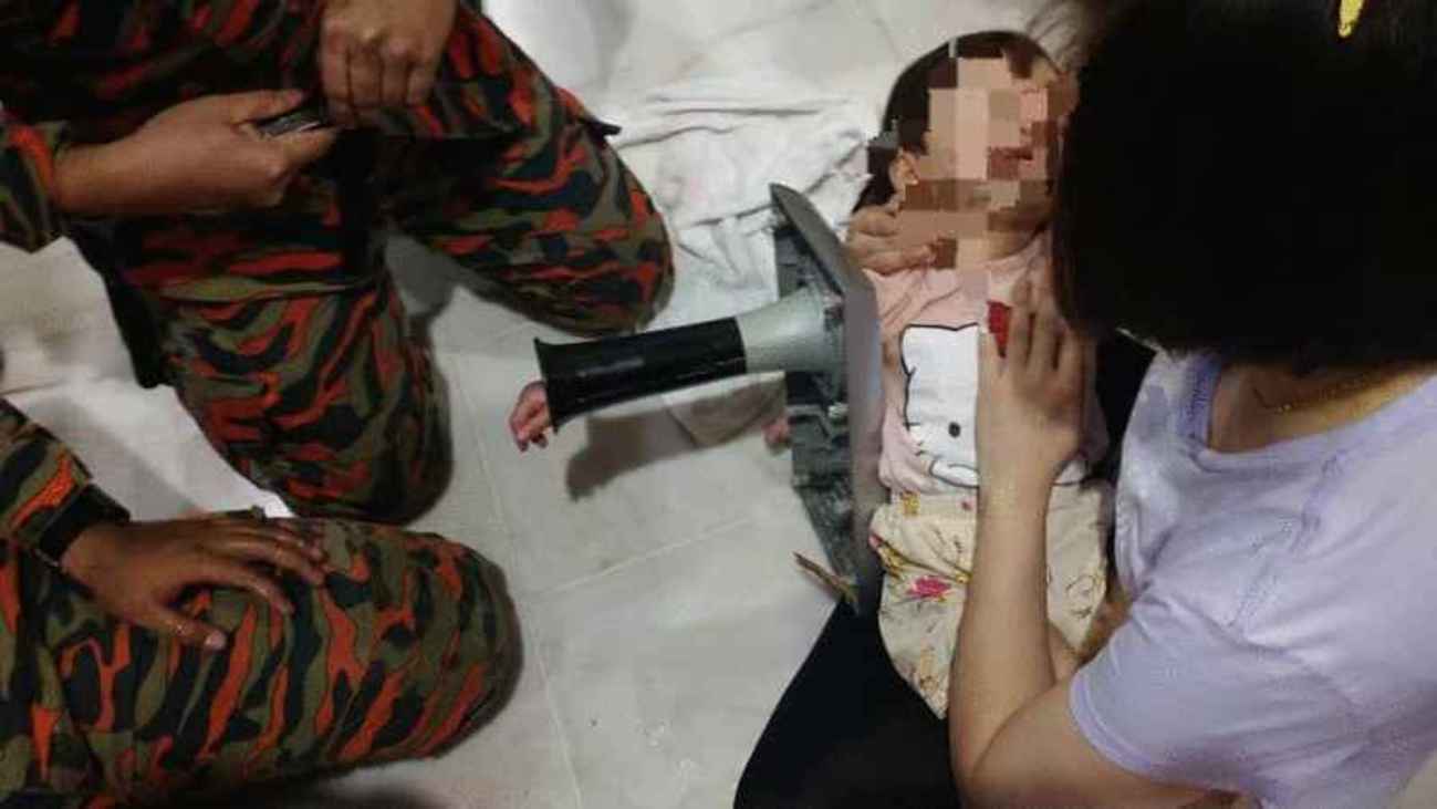 女童手臂卡喇叭 出动消拯队解救