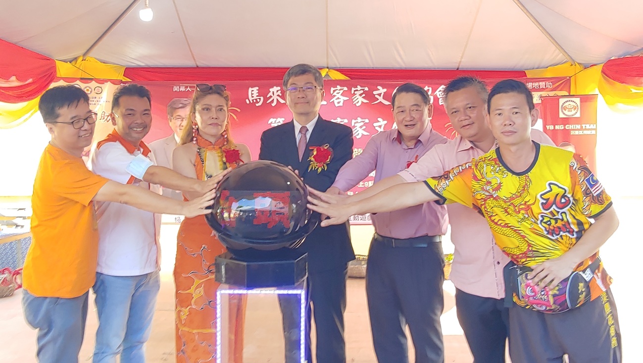 杨长镇:各族凝聚 多元文化大马重要资源