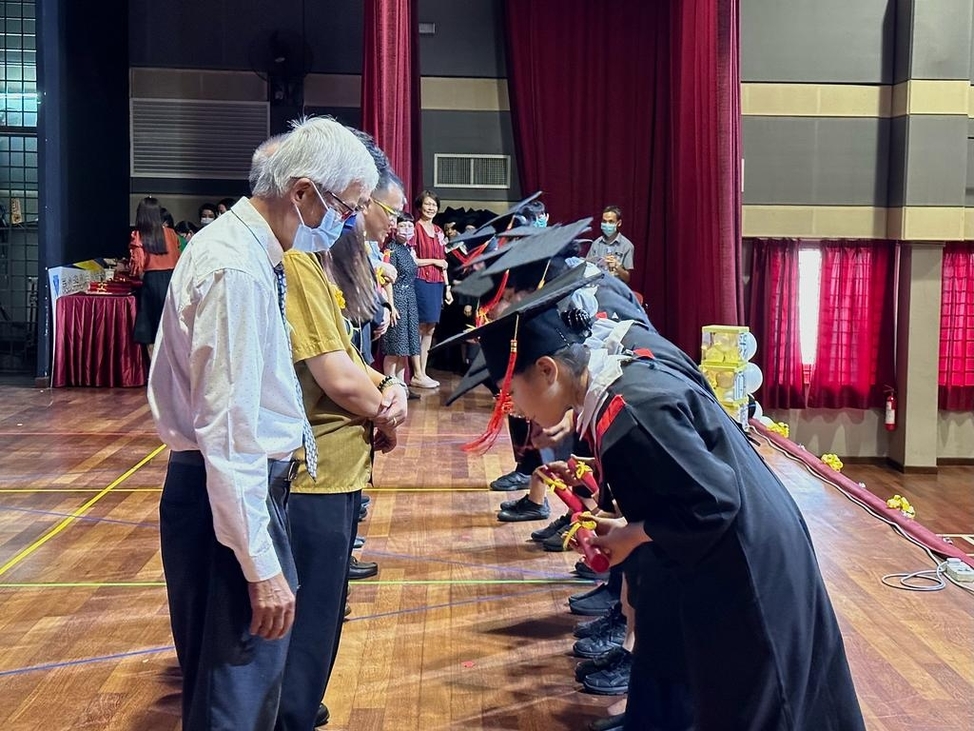 文良港民义毕业礼 黄緧帷:迈向数字模范学校