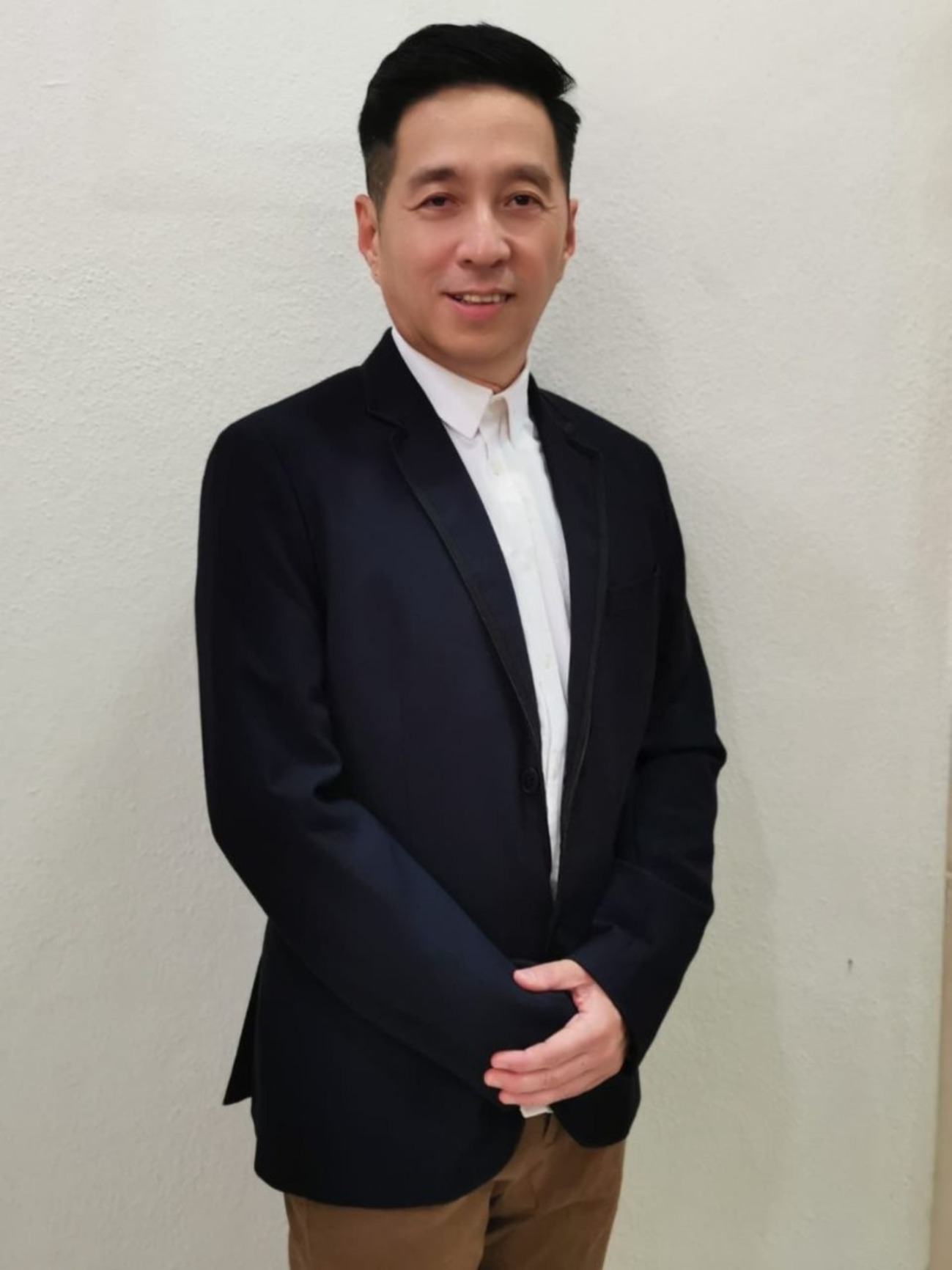 胡栋强:2年1370万不合理 安华外访有什么成果?
