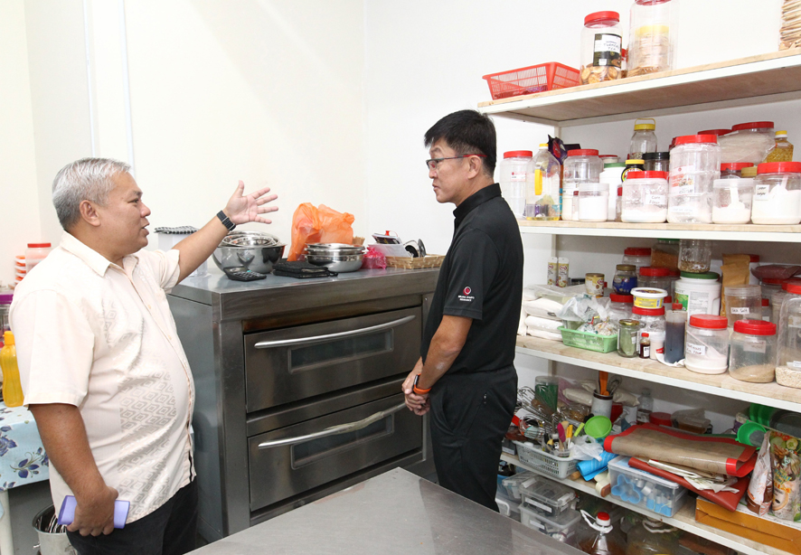 赖仲豪, 陈式骥