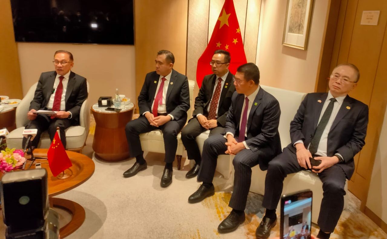 安华访中国