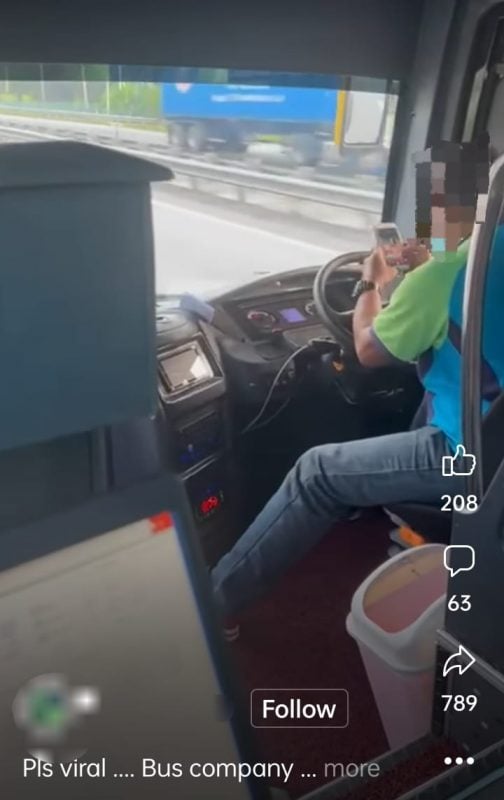 边驾驶边用手机 长巴司机接交通局罚单