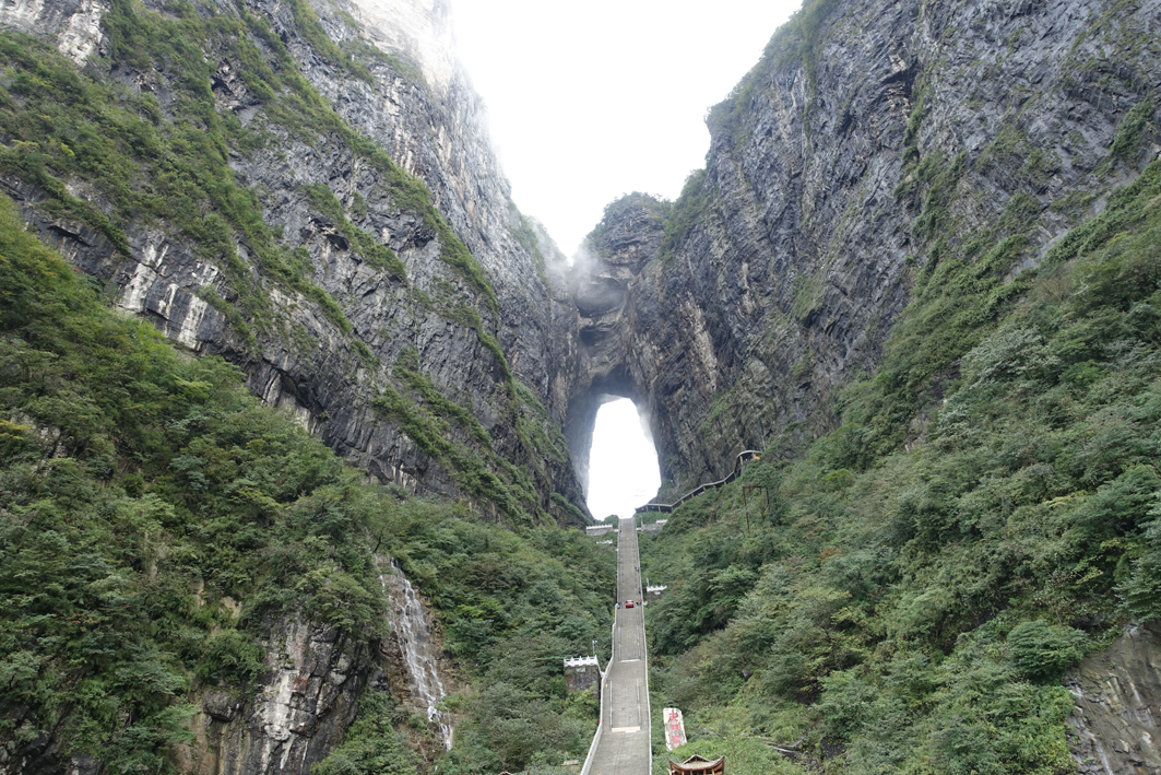 张家界大峡谷美景如画 实现“穿越”之梦