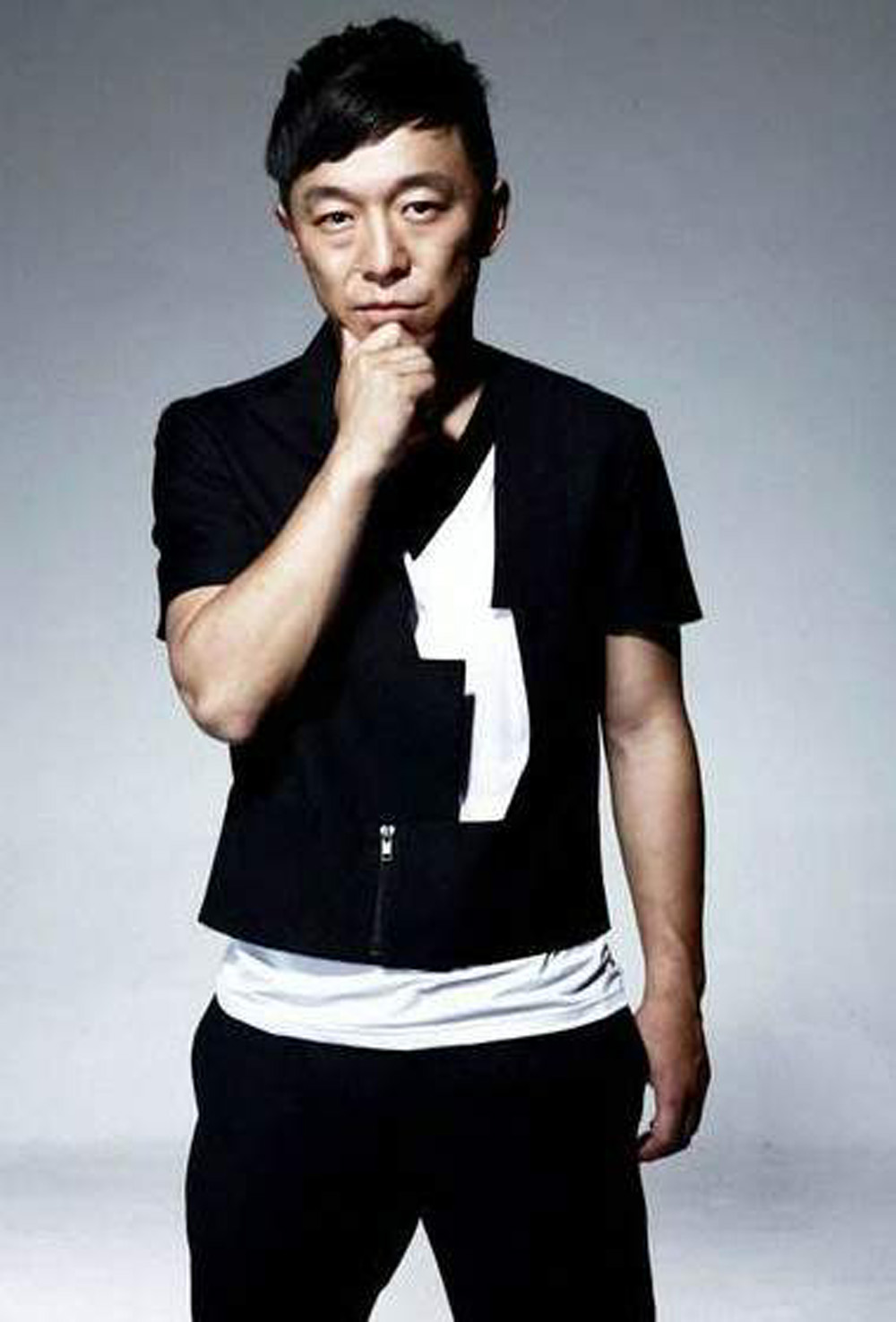 黄渤,拍摄意外,倪妮,香港,一个男人和一个女人,升降台,吊臂车,英皇电影,七印象文化,