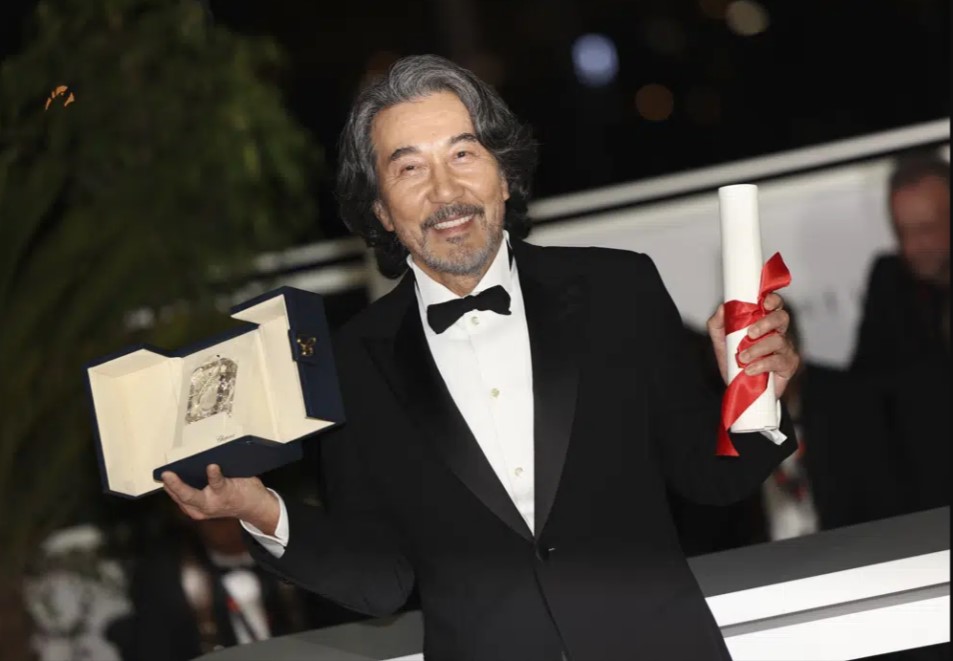 日本男星役所广司夺康城影帝