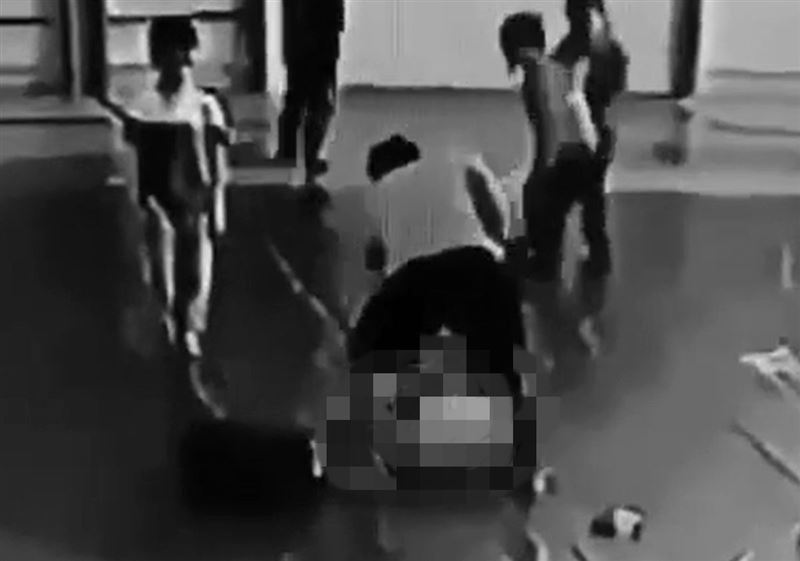 夺牌武术教练施暴 7岁学童断颈亡