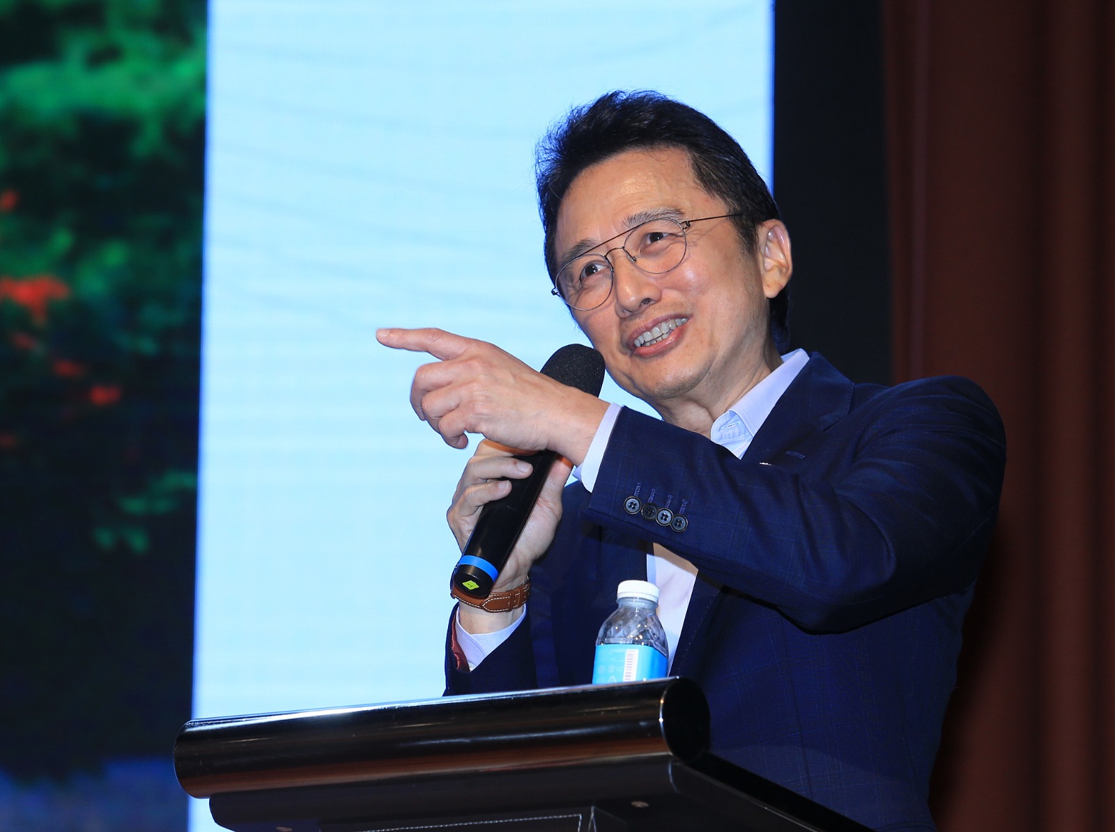 戴良业:心系教育 厦大分校建设意义重大
